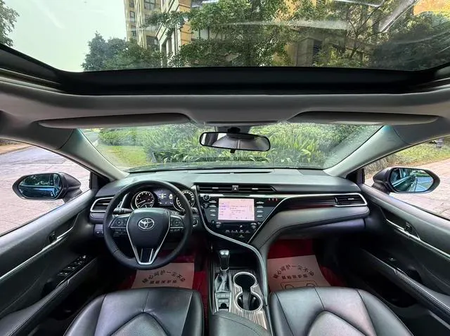 2018 Toyota Camry thumbnail 4