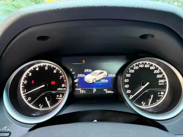 2018 Toyota Camry thumbnail 5