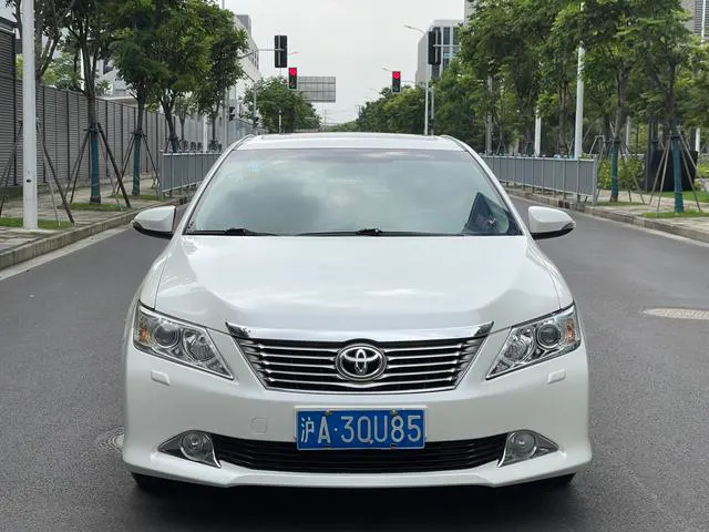 2012 Toyota Camry thumbnail 2