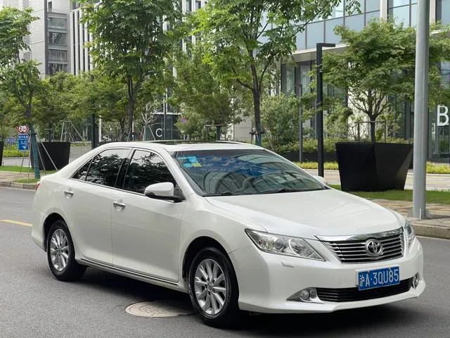 2012 Toyota Camry thumbnail 3