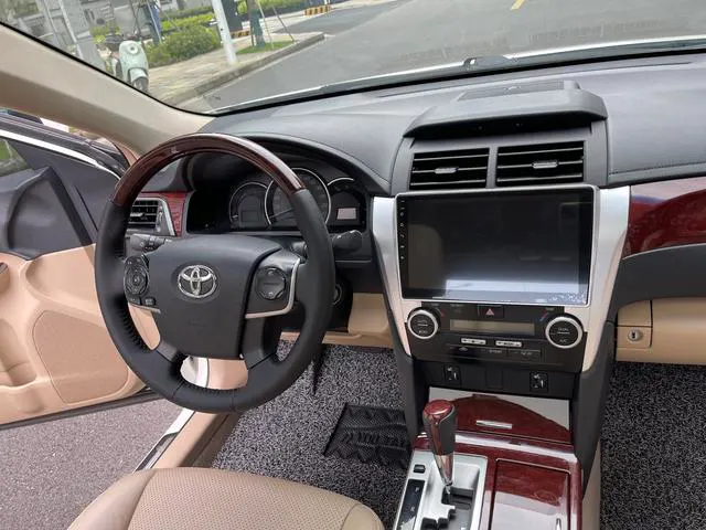 2012 Toyota Camry thumbnail 4
