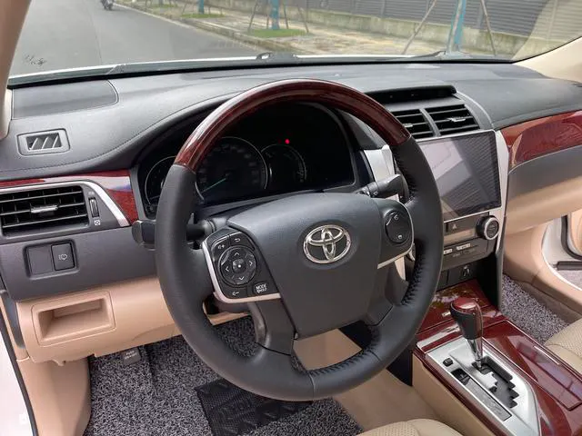 2012 Toyota Camry thumbnail 5