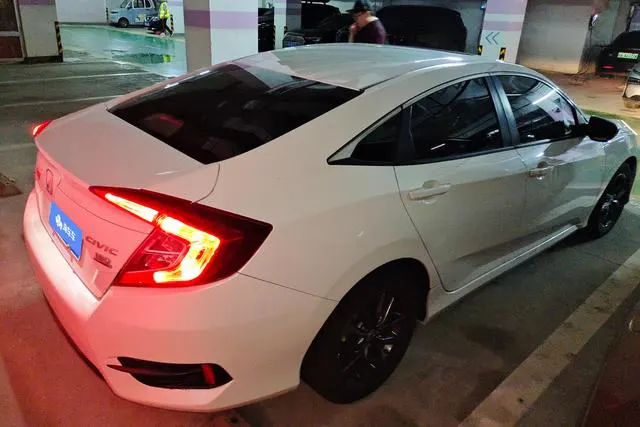 2019 Honda Civic thumbnail 4