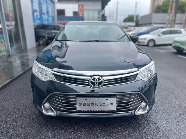 2015 Toyota Camry thumbnail 2