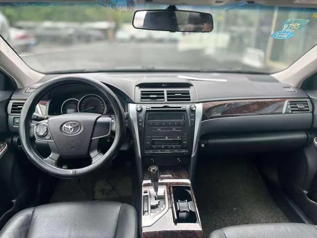 2015 Toyota Camry thumbnail 4