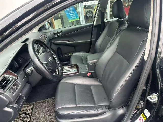2015 Toyota Camry thumbnail 5