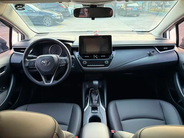 2021 Toyota Corolla thumbnail 4