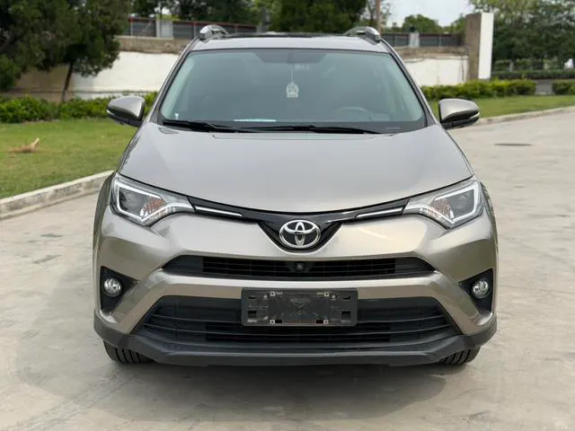 2019 Toyota RAV4 thumbnail 2