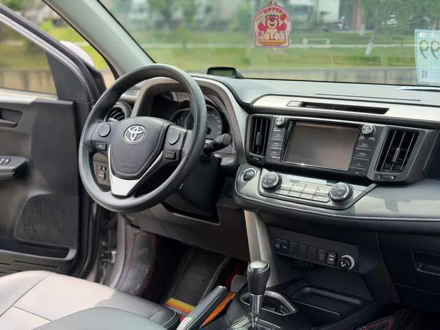 2019 Toyota RAV4 thumbnail 4