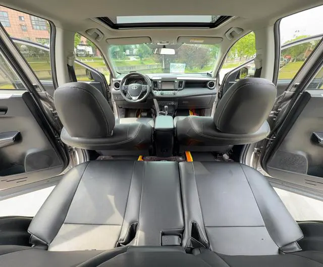 2019 Toyota RAV4 thumbnail 5