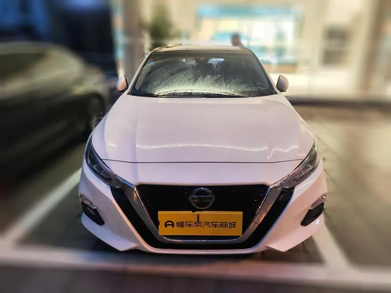 2020 Nissan Altima thumbnail 3