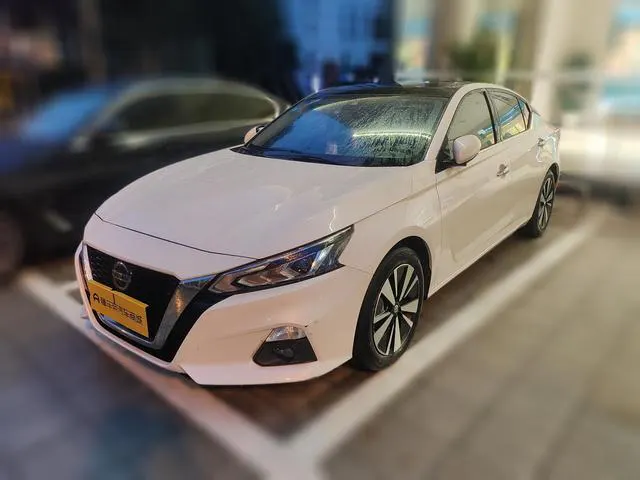 2020 Nissan Altima thumbnail 2