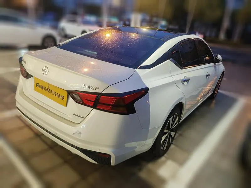 2020 Nissan Altima thumbnail 5