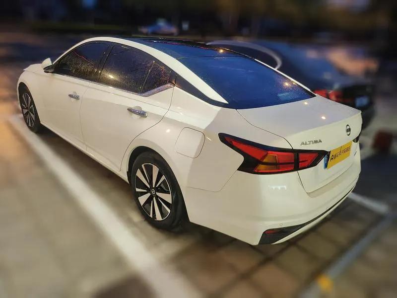2020 Nissan Altima thumbnail 7