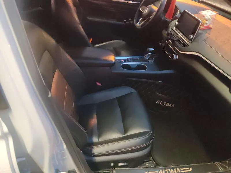 2020 Nissan Altima thumbnail 9