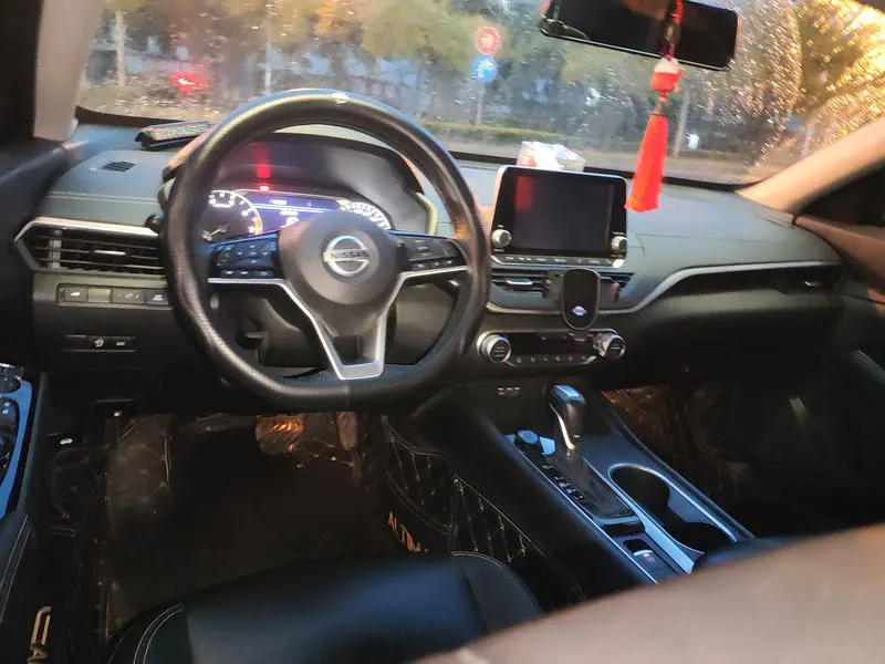 2020 Nissan Altima thumbnail 11