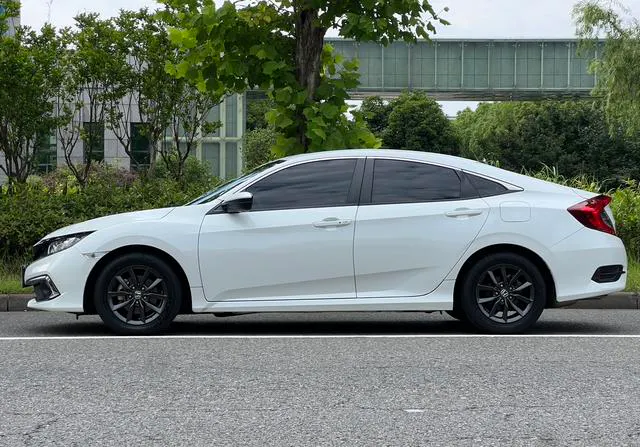 2019 Honda Civic thumbnail 3