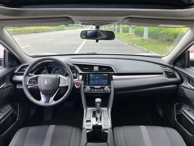 2019 Honda Civic thumbnail 4