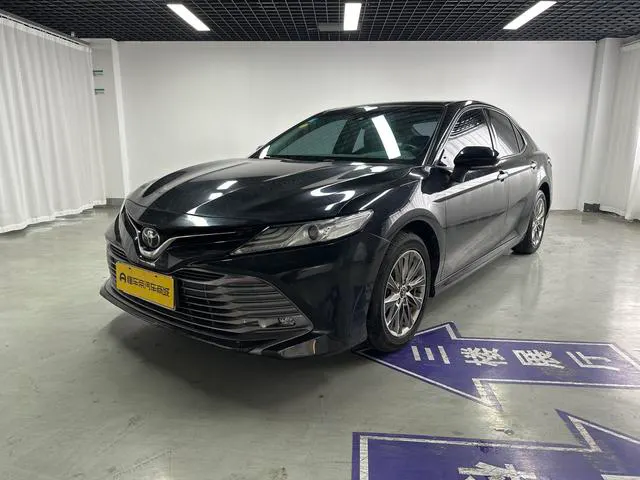 2019 Toyota Camry thumbnail 2