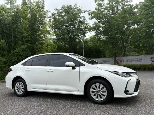 2021 Toyota Corolla thumbnail 3