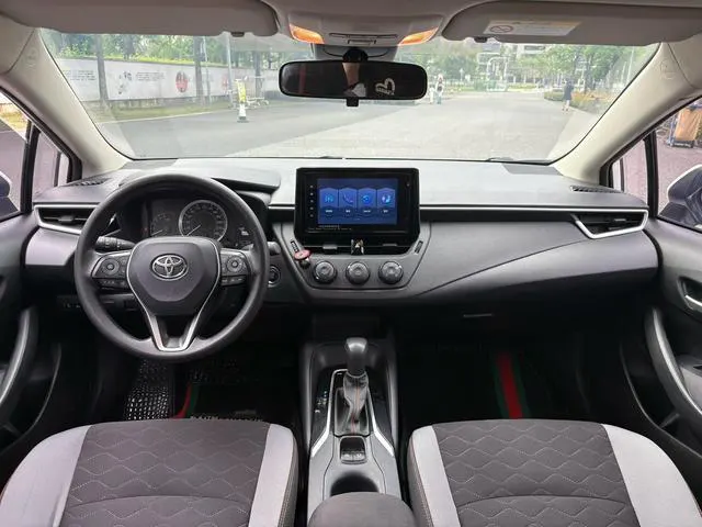 2021 Toyota Corolla thumbnail 4
