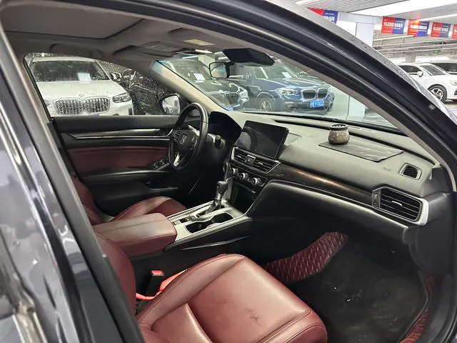 2022 Honda Accord thumbnail 4