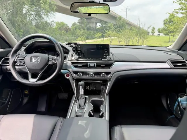 2018 Honda Accord thumbnail 4