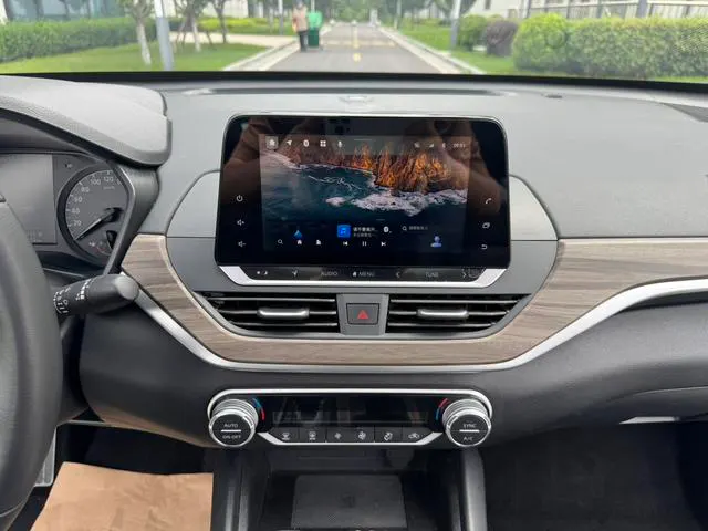 2021 Nissan Altima thumbnail 5