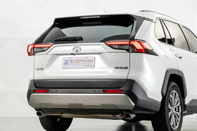 2023 Toyota RAV4 thumbnail 3