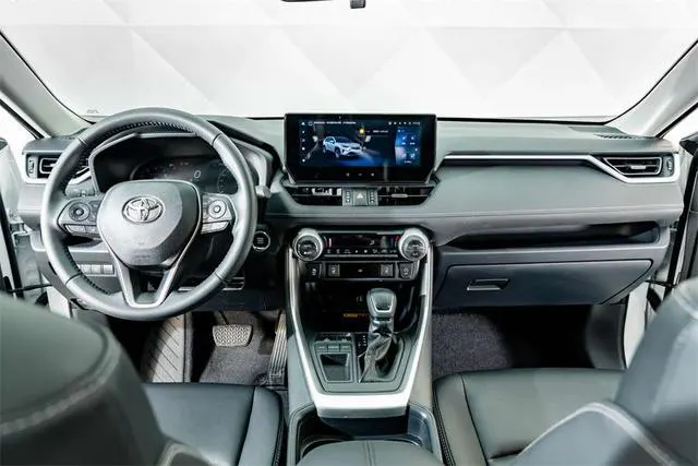2023 Toyota RAV4 thumbnail 4
