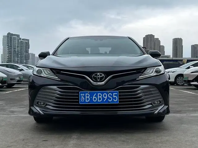 2018 Toyota Camry thumbnail 2