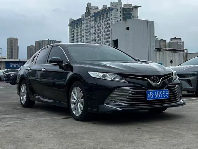 2018 Toyota Camry thumbnail 3