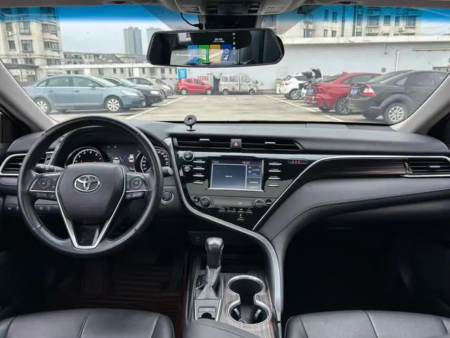 2018 Toyota Camry thumbnail 4