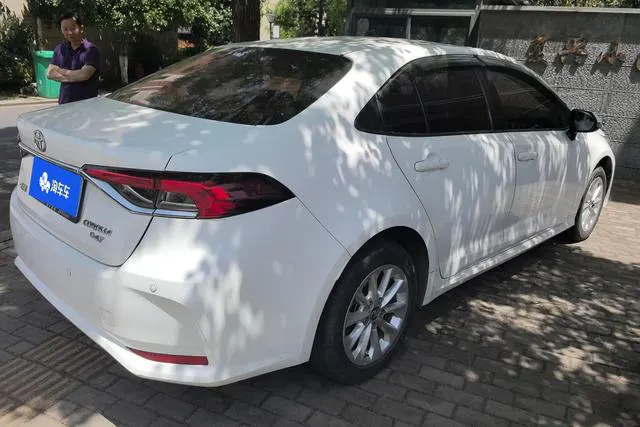 2019 Toyota Corolla thumbnail 3