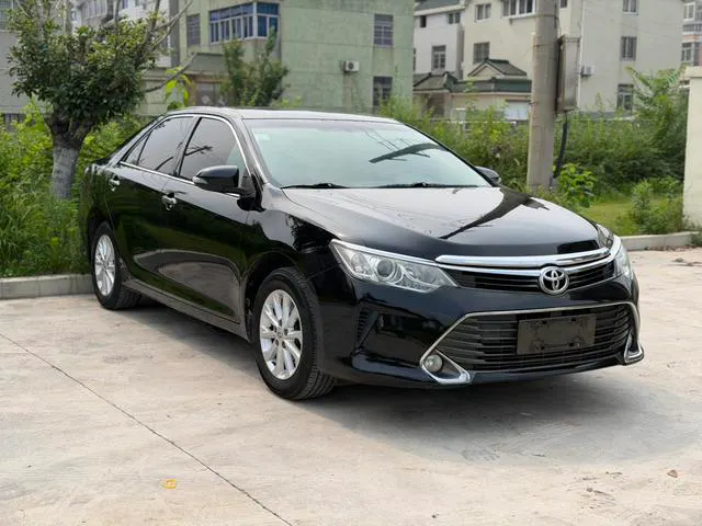2015 Toyota Camry thumbnail 3