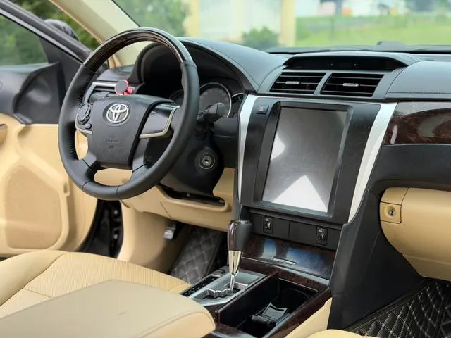 2015 Toyota Camry thumbnail 4