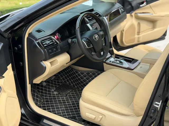 2015 Toyota Camry thumbnail 5