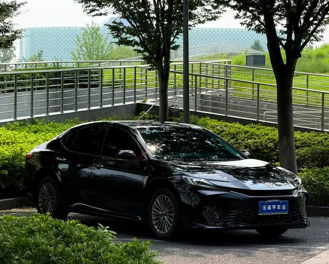 2024 Toyota Camry thumbnail 3