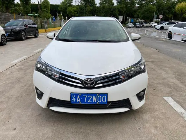 2017 Toyota Corolla thumbnail 2