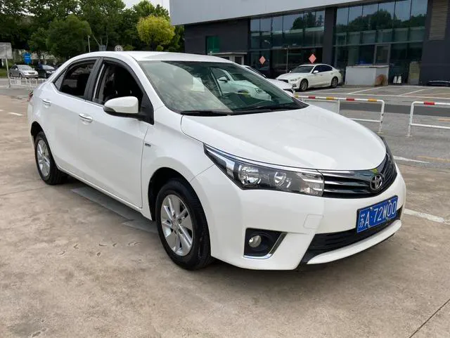 2017 Toyota Corolla thumbnail 3