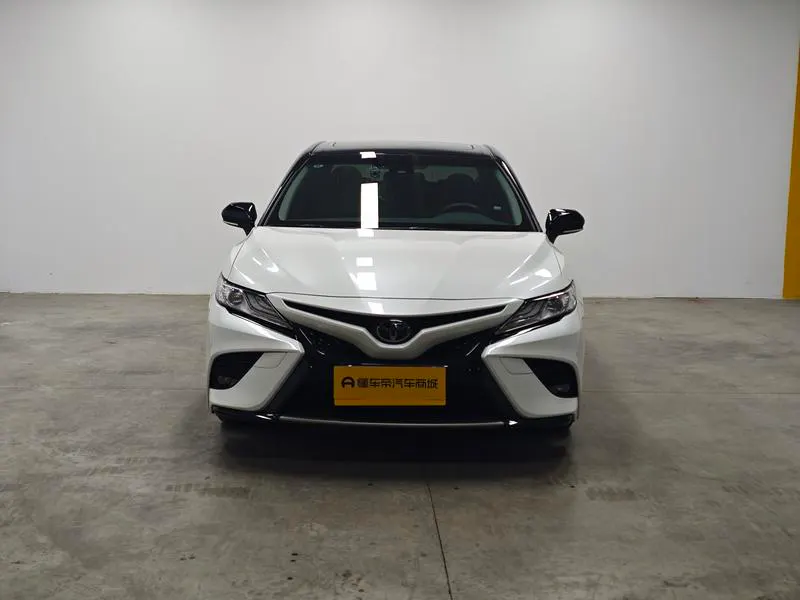2019 Toyota Camry thumbnail 3