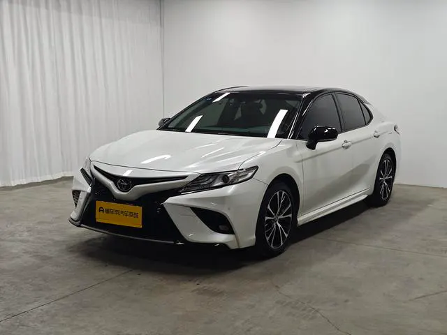 2019 Toyota Camry thumbnail 2