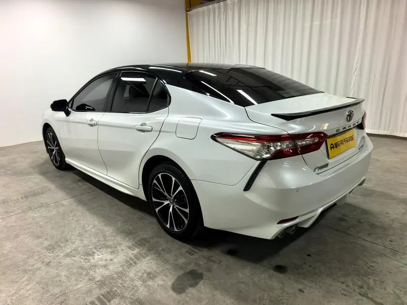 2019 Toyota Camry thumbnail 6