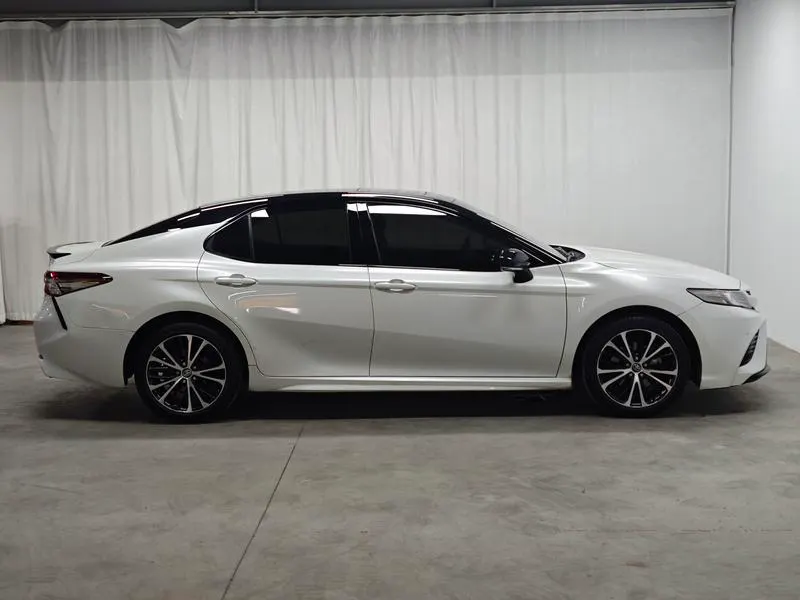 2019 Toyota Camry thumbnail 9