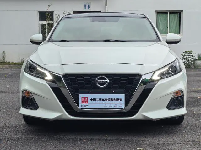 2020 Nissan Altima thumbnail 2