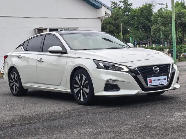 2020 Nissan Altima thumbnail 3