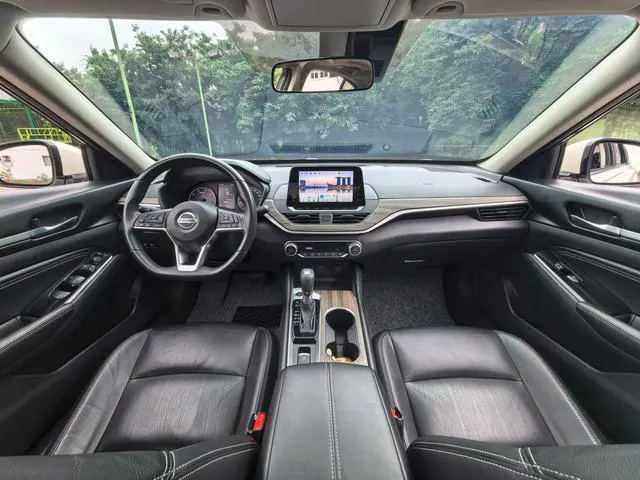 2020 Nissan Altima thumbnail 4