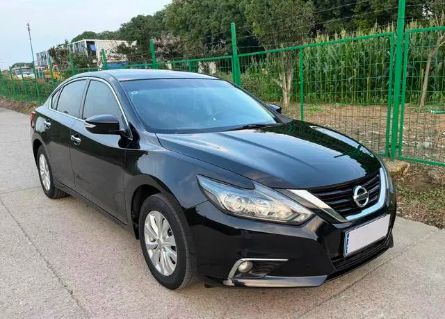 2018 Nissan Teana thumbnail 3
