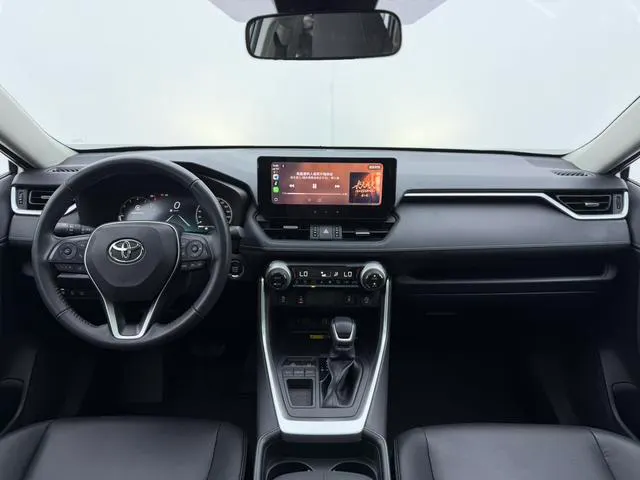 2023 Toyota RAV4 thumbnail 4