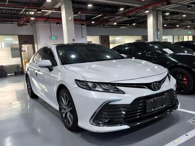 2023 Toyota Camry thumbnail 3